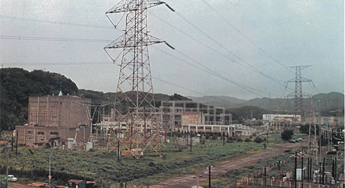 超高圧電力研究所の遠景